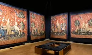Vier Wandteppiche mit Einhörnern und Damen im Musée national du Moyen Âge.