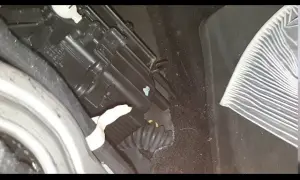 Jeep Cherokee KJ: Gdzie jest filtr kabinowy? Odpowiedź Cię zaskoczy!