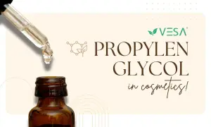 Kropla płynu z pipety spada do buteleczki. Tekst informuje, co to jest glikol propylenowy w kosmetykach.