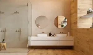 Un bagno moderno con un perfetto abbinamento colori piastrelle bagno: tonalità neutre e calde che creano un'atmosfera rilassante.