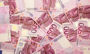 Stos banknotów 500 euro.
