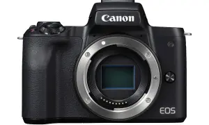 Czarny aparat Canon EOS M50 z widocznym sensorem. Idealny do uchwycenia każdej chwili.