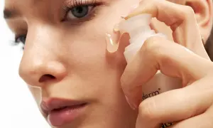Co najpierw serum czy krem? Klucz do skutecznej pielęgnacji skóry
