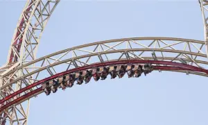 Hyperion czy Zadra? Odkryj, który rollercoaster jest bardziej ekstremalny!