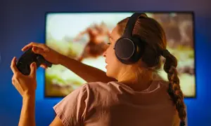 Jakie słuchawki do PS5 wybrać, aby nie przepłacać i grać lepiej?