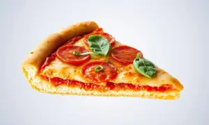 Kalorie w pizzy: Ile kcal ma kawałek? Sprawdź popularne rodzaje