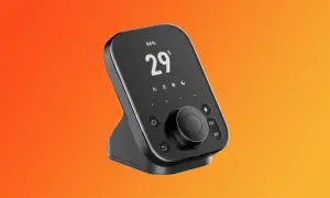 Thermostat noir avec écran affichant 29°C et 64%. Le hub SwitchBot est prêt à contrôler votre confort.