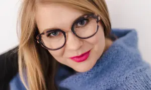 Modne okulary damskie 2023: trendy, które musisz znać i jak je dopasować