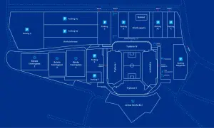 Schemat Enea Stadion Poznań: boiska treningowe, parkingi (A, A1, B, C, D1, D2, E, F, G, Bułgarska), trybuny, restauracja, klub muzyczny.
