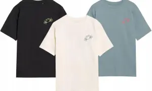 Trzy młodzieżowe T-shirty w kolorach czarnym, kremowym i niebieskim, każdy z nadrukiem kraba.