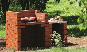 Jak zbudować grill wędzarnia z cegieł i uniknąć najczęstszych błędów