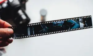 Gdzie wywołać kliszę? Wybierz najlepszy lab, ceny i skany
