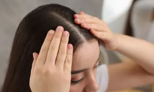 Jak często robić peeling głowy, aby uniknąć podrażnień skóry?