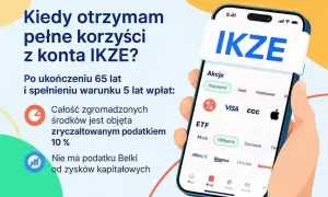 Dłoń trzyma smartfon z aplikacją IKZE, na ekranie widoczne akcje i ETF-y.