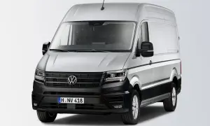 Srebrny Volkswagen Crafter, gotowy do pracy. Ten wszechstronny van to idealny partner dla każdego przedsiębiorcy.