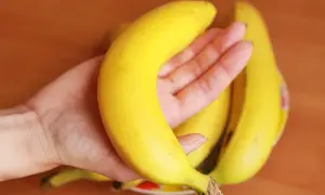 Ile kalorii ma banan? Czy tuczy? Wartości, IG i dieta