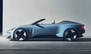 Blå Polestar 6 cabriolet med sportiga fälgar, en dröm för framtiden.
