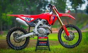 Moc Honda CRF 450: Ile KM i którą wersję wybrać?