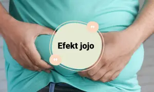 Dłonie zaciskają się na brzuchu, symbolizując frustrację związaną z efektem jojo i wahaniami wagi.