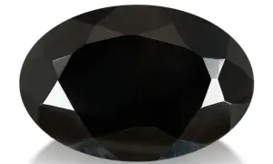 Espinela negra ovalada, facetada, con reflejos de luz que resaltan sus propiedades.
