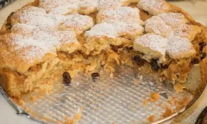 Jak podgrzać szarlotkę na ciepło, aby zachować jej smak i teksturę