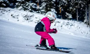 Jakie narty dla dziecka 140 cm - wybierz najlepsze i bezpieczne modele