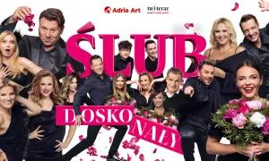 Ślub doskonały obsada: uśmiechnięci aktorzy i aktorki w eleganckich strojach, z różami w dłoniach, na tle napisu "ŚLUB DOSKONAŁY".