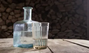 Bimber a zdrowie: Fakty, mity i śmiertelne zagrożenia