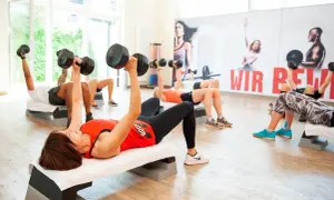 Trening obwodowy: spalaj tłuszcz, buduj siłę w 30 min!