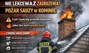Strażak gasi pożar sadzy w kominie. Pojedyncze iskry z komina mogą wywołać pożar. Dbaj o czystość przewodów kominowych.