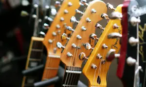 Pierwsza gitara elektryczna: Gdzie kupić i na co zwrócić uwagę?