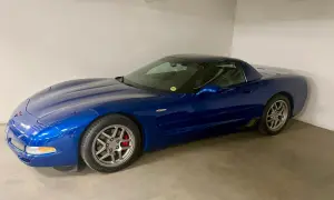 Blå Corvette C5 till salu, en ikonisk sportbil med tidlös design.