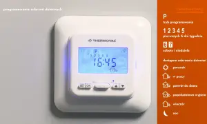 Programowanie zdarzeń dziennych na Thermoval TVT 04. Wyświetla godzinę 16:45, tryb programowania P, dni tygodnia 1-5, 6-7.