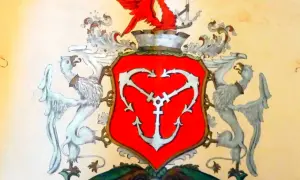 Herb Gdyni: czerwona tarcza z białym kotwicą, podtrzymywana przez dwa gryfy. Na górze czerwony gryf z koroną i kotwicą.