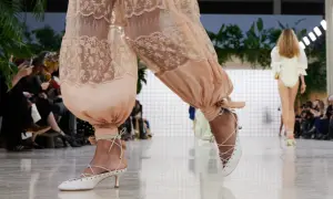 Jakie kolory butów są modne w tym sezonie? Odkryj najnowsze trendy