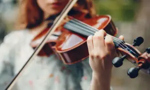 Jaki smyczek do skrzypiec? Wybierz idealny poradnik
