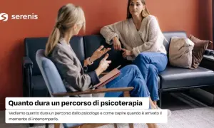 Due donne in terapia. Si discute quanto dura un percorso dallo psicologo e quando è il momento giusto per concluderlo.