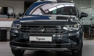 Szary Volkswagen Tiguan z bliska. Wśród wielu **volkswagen nazwy modeli**, Tiguan wyróżnia się nowoczesnym designem.