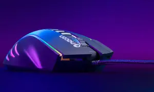 Gaming-Maus mit RGB-Beleuchtung. Bereit, die bluetooth maus verbinden und ins Spiel einzutauchen.
