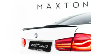Spoiler do BMW F30: Carbon czy ABS? Montaż krok po kroku