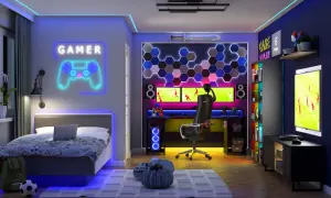 Nowoczesny pokój dla chłopca z neonowym napisem "GAMER", łóżkiem, biurkiem gamingowym i konsolą do gier.