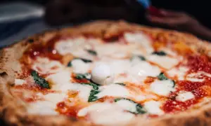 Maîtrisez la pâte à pizza épaisse et moelleuse : ma recette infaillible