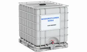 Duży pojemnik IBC z etykietą "Wodorotlenek sodu" i napisem "ług sodowy".
