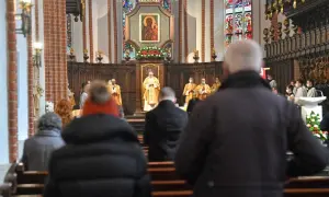 Msza święta w kościele. Jak sprawdzić godziny mszy świętych w obcym mieście aplikacje pomogą Ci znaleźć najbliższy kościół.