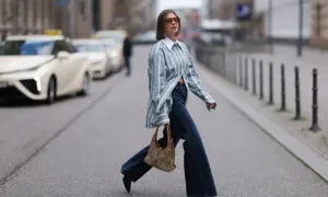 Jak nosić koszulę do jeansów, by zawsze wyglądać stylowo i modnie