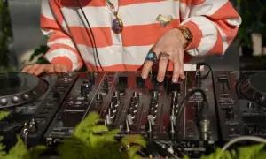 Jaka konsola DJ na początek? Wybierz idealny kontroler dla siebie!