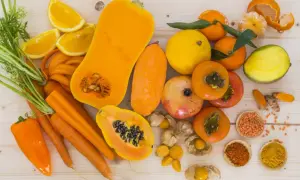 Frutta e verdura arancioni, ricche di beta carotene: carote, zucca, papaya, arance, cachi, mango, peperone.