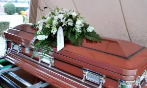 Jak sprawdzić datę pogrzebu w Piłie i uniknąć niepewności