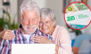 Szczęśliwa para seniorów analizuje nowe zasady przejścia na emeryturę, widoczne logo ZUS i polskie banknoty.