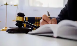 Jak zeznawać w sądzie jako świadek i uniknąć stresu i błędów